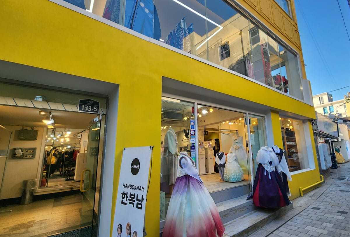 hanbok-experience-at-hanboknam-gyeongbokgung-store_1